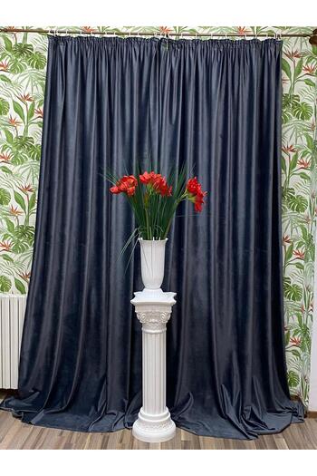 Liz Line Set of two velvet curtains, with drapery, various sizes and colors, from the "Velvet" range by Liz Line