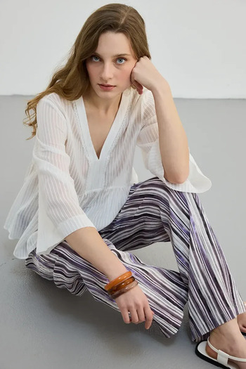 Gusto V-Neck Viscose Blouse - White