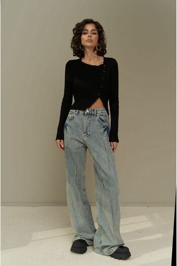 MAİ COLLECTİON Kloe Трикотажний кроп з деталями на ґудзиках чорного кольору