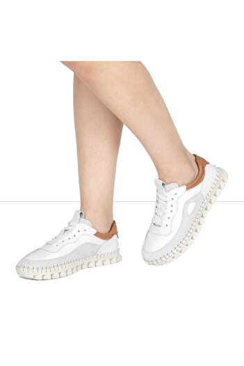 Celal Gültekin Γυναικείο δερμάτινο sneaker με λευκό κορδόνι με χοντρή σόλα από σουέτ
