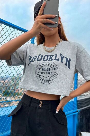 VBSVİBES Γυναικείο Crop Grimelange T-shirt Brooklyn 1898 Adventure Printed
