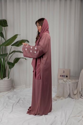 Ophelia Aya Abaya