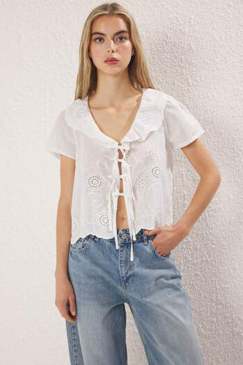 Trendyol Collection White White Embroidery Detailed Tie-Up Shirt Twoss25Go00162