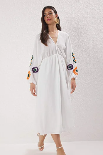 Trendyol Collection White Floral Embroidered Midi Woven Dress Twoss25El00771