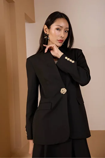 Bolivente Black Loose Cut Button Detailed Woven Blazer Jacket