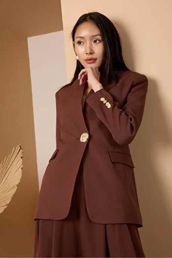 Bolivente Bitter Brown Loose Cut Button Detailed Woven Blazer Jacket