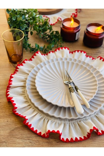 HOME OF BLOSSOM 4-Piece Raw Linen Frilly Runner