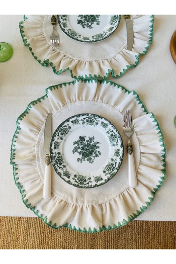 HOME OF BLOSSOM 4-Piece Raw Linen Frilly American Service/Plat
