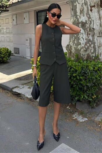 modaserdem Viscon Suit with Midi Shorts and Vest 10167