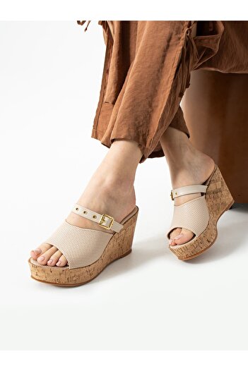ALEMDAR AYAKKABI Γυναικείες παντόφλες LIONA Cream Wedge με τακούνι