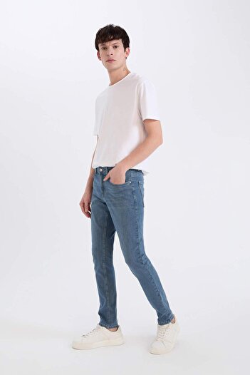DeFacto Carlo Skinny Fit Ekstra Dar Kalıp Normal Bel Ekstra Dar Paça Jean Pantolon A6943AX25SP