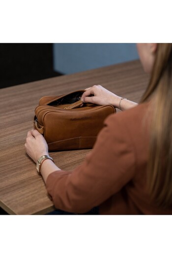 The Chesterfield Brand The Chesterfield Brand cosmetic bag, made of genuine leather, Stacey