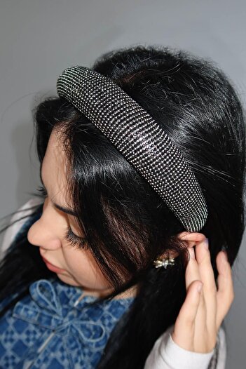 TAKIŞTIR Black Color Stone Detailed Crown