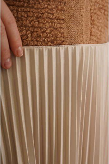 MODA Beige Leather Look Pleated Skirt