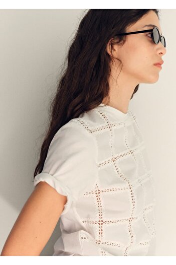 MANGO Woman T-shirt με λεπτομέρεια κεντήματος
