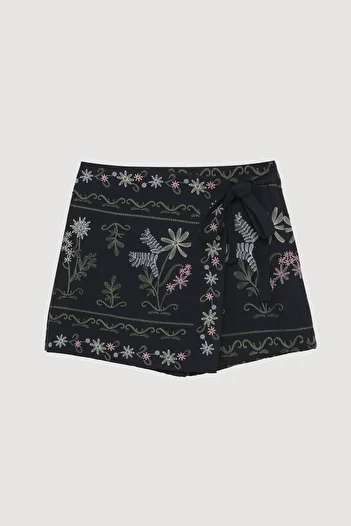 Quzu Embroidered Double Breasted Shorts Skirt