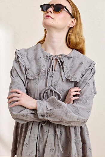 Ceylan Otantik Gray Scalloped Muslin Robe and Bow Blouse