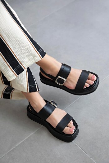 STRASWANS Martina Women's Buckle Detail Daily Leather Sandals Black