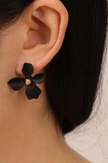 New Obsessions Elegant Floral Stud Earrings