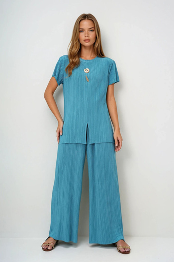 VAGGON Women's Mint Green Crew Neck Gold Button Detailed Slit Pleated Blouse and Pants Set