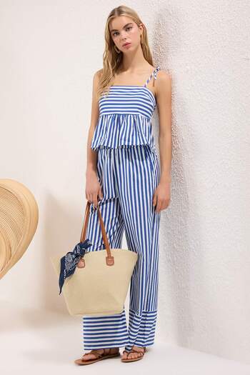 Trendyol Collection Weiß-blau gestreifte, gewebte Strandblusen-Hosenanzug aus 100 % Baumwolle TBESS25AU00108