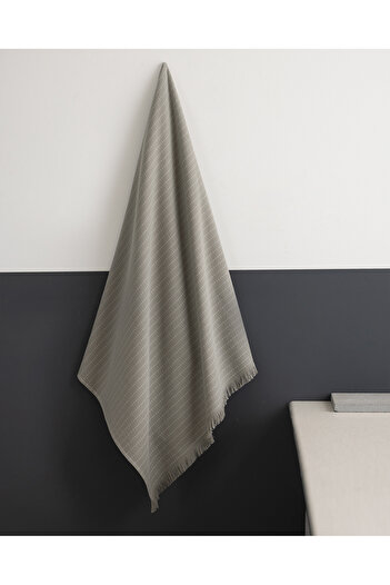 Madame Coco Eleta Cotton Bath Towel - Gray