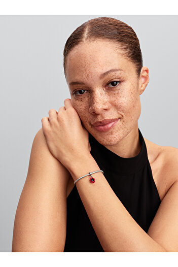 Pandora Kırmızı Çiçek Sallantılı Charm