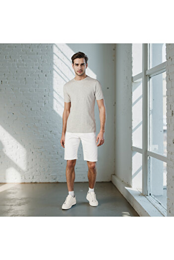 FAV Plain Slim Fit T-shirt with Round Neck and Short Sleeves