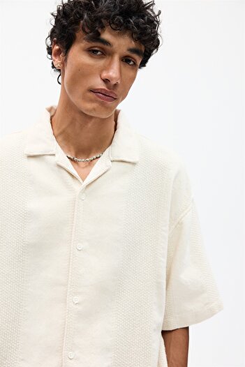 Pull & Bear Kısa kollu çizgili dokulu gömlek
