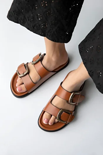 STRASWANS Sebonis Women's Buckle Detail Daily Comfort Leather Slippers Tan