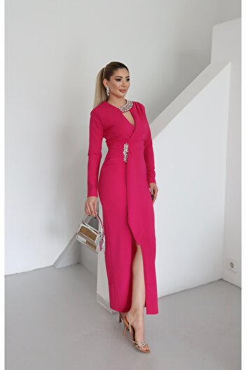 1Moda1Tarz Kadın İthal Kumaş Aksesuar Detaylı Yırtmaçlı Astarlı Özel Tasarım Elbise