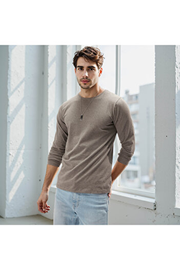 FAV Slim Fit T-shirt with Crew Neck and Long Sleeves
