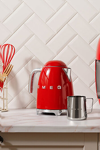 SMEG 50S Style Retro Red Kettle Klf03Rdeu