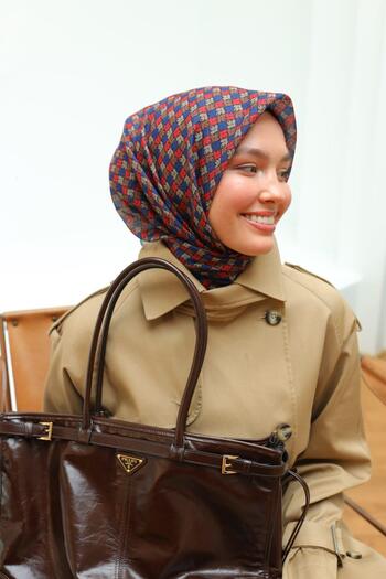 Silk Home 73073-24 Model Soft Scarf