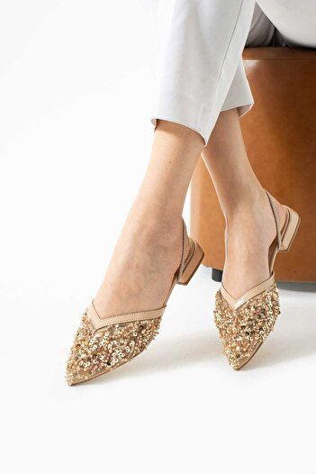 Hepici Lace Embroidered Sequin Low Heel Jurdan Bottom Back Rubber Detail Pointed Toe Shoes