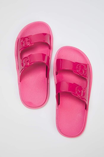 TRENDYOL SHOES Fuchsia Double Band Buckle Detaillierte Damenhausschuhe TAKSS25TE00060