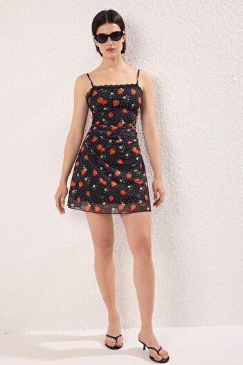 Trendyol Collection Vícebarevné jahodové tištěné tylové volánky Krátké / Mini elastické pletené šaty TWOSS25EL00841