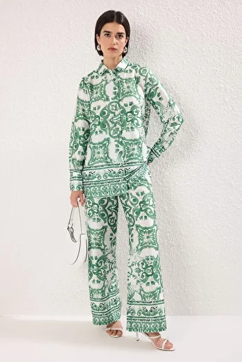 Trendyol Modest Σετ με μοτίβο μέντας από σατέν υφαντό κάτω-κορυφή TCTAW25US00081