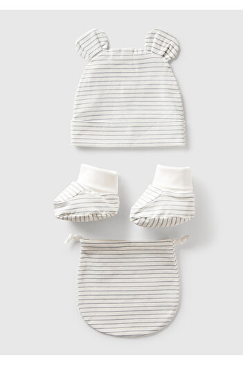 United Colors of Benetton Baby White Hat with Ear Appliques and Booties Set with Bag