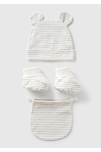 United Colors of Benetton Baby White Hat with Ear Appliques and Booties Set with Bag