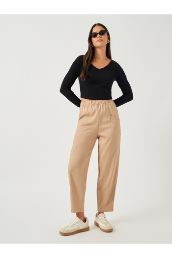 Styli Solid Cropped Tapered Fit Pants with Baggy Pockets
