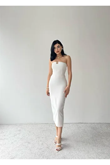 Julidress Λευκό φόρεμα με στράπλες λαιμόκοψη με χρυσό αξεσουάρ με λεπτομέρειες