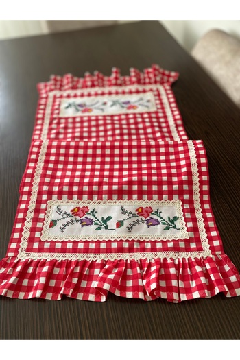 Parla Life Kırmızı Pötikte Kanaviçe Desen Fırfırlı Runner (özel ölçü ve renk yapılır)