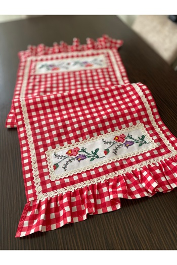 Parla Life Kırmızı Pötikte Kanaviçe Desen Fırfırlı Runner (özel ölçü ve renk yapılır)