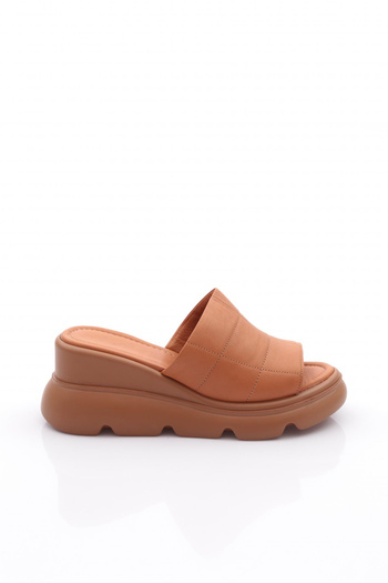 DGN 020-10765 Women's Thick Sole Slippers