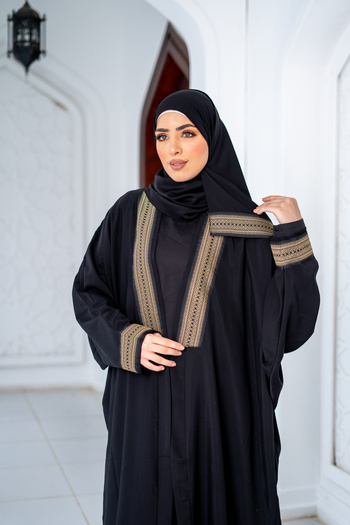 ABAYA Luxurious black cardigan with elegant gold embroidery and scarf