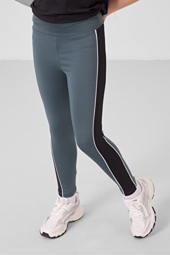 TOMMY LIFE Siyah-Orman Yeşili O Yaka Yan Şerit Detaylı Standart Fit Performans Kız Çocuk Tayt Takım - 75191