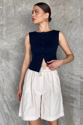 GÜLSELİ Stone Women's High Waist Leg Tasseled Gabardine Shorts
