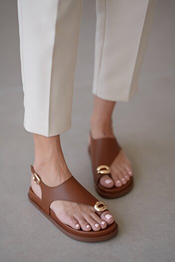 selinshoes Kalia Flip Flops Gold Buckle Detailed Flip Flops Sandals - Taba