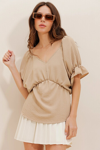 VAGGON Women's Beige Beige V Neck Sleeves Flounced Aerobin Blouse Vgn230003